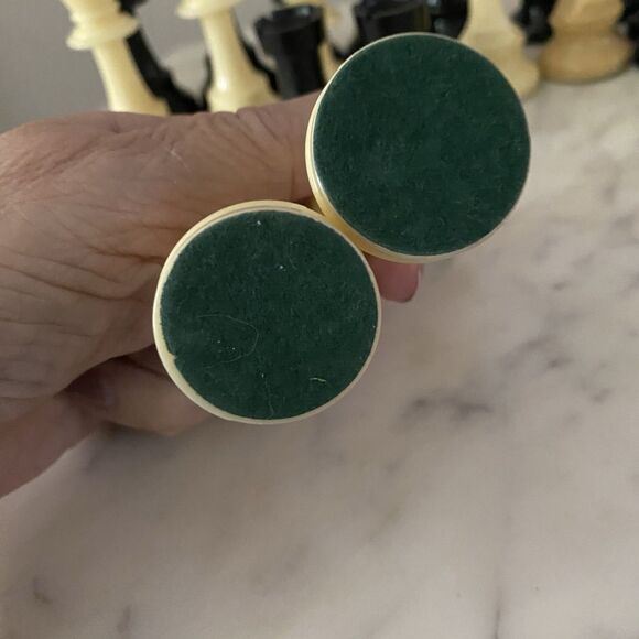 Vtg Chess Pieces 32 in total mixed Black & Natural off white Pieces Felt Bottoms - Picture 7 of 9